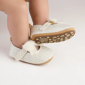 Detailansicht von Prinzessinnen-Lauflernschuhen für Mädchen mit weicher Plüschschleife