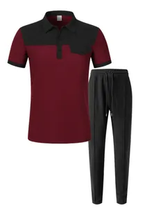 Detailansicht des Waffelstrick-Poloshirts und der Hose für Herren in Kastanienbraun und Schwarz