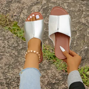 Elegante silberne Sommer-Pantoletten für Damen mit bequemer und rutschfester Sohle Design