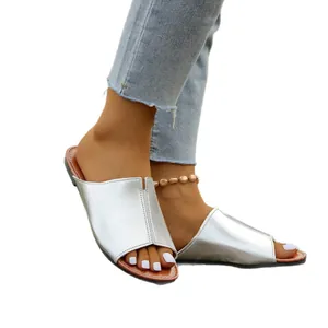 Stylische silberne Metallic-Pantoletten für Damen, lässige Sommer-Strand-Slipper für Frauen
