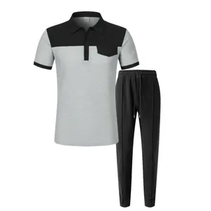 Zweiteiliges Herren-Lounge-Set aus Waffelstrick mit Color-Block-Polohemd und Hose