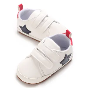 Scarpine primi passi bianche per neonati con chiusura a velcro e motivo a stella
