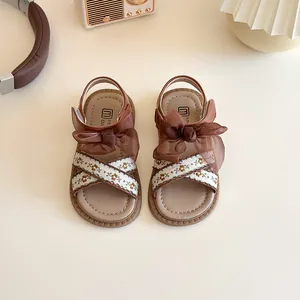 Sandalias marrones para niñas con lazo transparente y bordado floral, estilo verano 2025