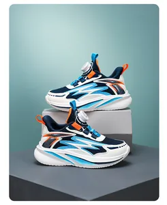 Detail van mesh sneakers voor kinderen met handig draaisluitingssysteem.