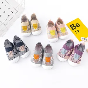 Zapatos de malla transpirable para bebés en varios colores con suela suave y antideslizante