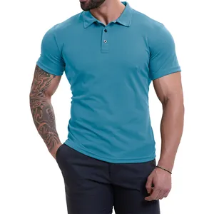 Dettaglio frontale di una polo da uomo traspirante a maniche corte color verde alzavola