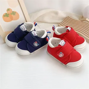 Zapatos de paseo para bebé con suela blanda en rojo y azul marino para la primavera