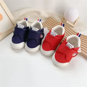 Zapatos de aprendizaje para bebés de estilo japonés con suela blanda azul y rojo