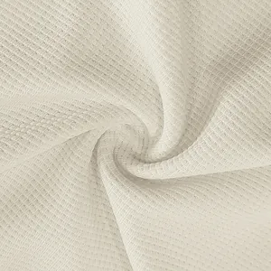 Macro primo piano della trama del tessuto in maglia a nido d'ape bianco traspirante da uomo