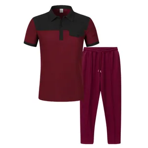 Dettaglio del set polo e pantaloni in maglia a nido d'ape bordeaux e nero da uomo
