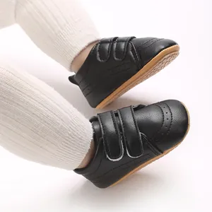 Scarpe da passeggio classiche nere per neonati con suole in gomma antiscivolo di qualità