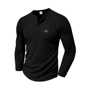 Maglia Henley da uomo nera in maglia a nido d'ape con maniche raglan