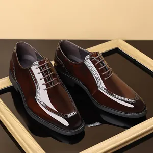 Poliertes braunes Lackleder Herrenschuhe Oxford-Stil für Business und Hochzeit