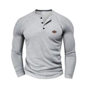 Maglia Henley grigia da uomo a nido d'ape a maniche lunghe con bottoni