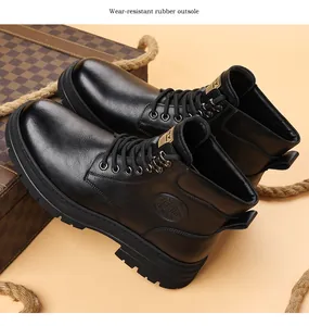 Detaillierte Ansicht schwarzer Martin-Stiefel mit einer abriebfesten Gummisohle