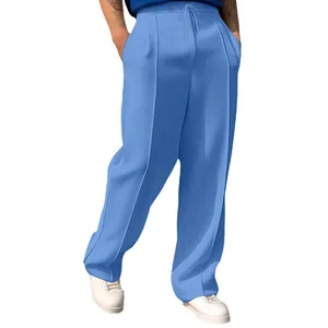 Vista detallada del pantalón de chándal azul para hombre con cordón y corte holgado