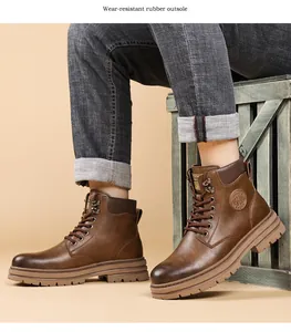 Seitenansicht brauner Leder-Martin-Stiefel mit strapazierfähiger Gummilaufsohle.