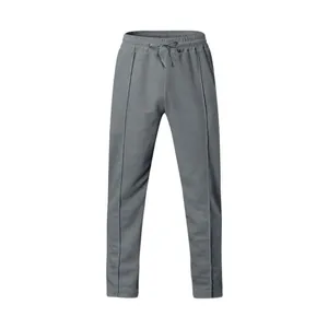 Vista detallada de pantalones de chándal grises para hombre con cordón y costura frontal