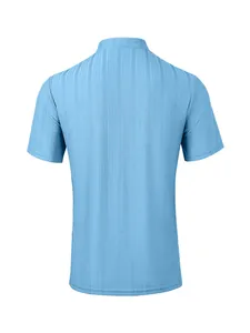 Vista trasera detallada de camisa azul claro para hombre con cuello mao.