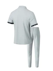 Detailansicht graues strukturiertes zweiteiliges Sportset für Herren mit Poloshirt