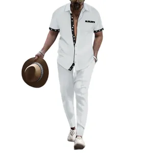 Stilvolles Herren-Sommer-Set in Weiß: Kurzarmhemd und passende lange Hose für Männer