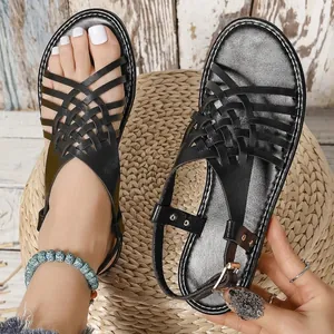 Sandalias planas negras retro con correas cruzadas y hebilla ajustable para playa de verano