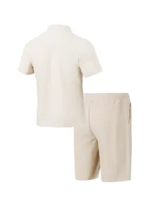 Detailansicht der beige Waffelstrick-Hemd und Shorts Set für Herren aus der Rückansicht