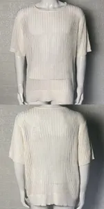 Vista frontal y trasera de una camiseta de punto calado blanca de manga corta para el verano