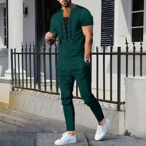 Ensemble de loisirs pour homme en maille gaufrée vert foncé avec laçage et pantalon.