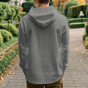 Detaillierte Rückansicht eines lässigen grauen Herren Kapuzenshirts aus dünnem Leinen