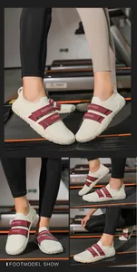 Vue détaillée des chaussures de fitness beiges avec sangles bordeaux pour le squat et sport
