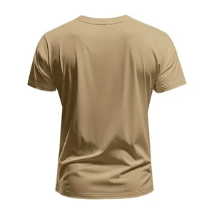Vista posteriore di una maglietta slim fit da uomo color kaki con maniche corte e girocollo