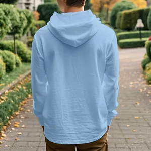 Rückenansicht eines hellblauen Herren-Kapuzenpullovers aus Leinenmix für den Frühling