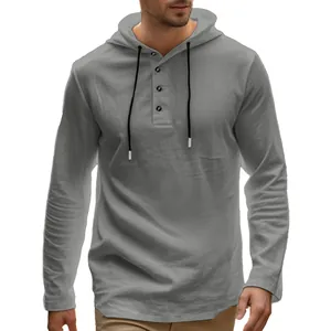 Lässiges graues Langarm-Kapuzen-T-Shirt aus Leinen für Herren mit Henley-Ausschnitt.