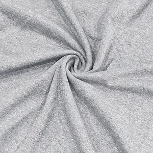 Macro vista della trama traspirante e morbida del tessuto di cotone grigio melange.