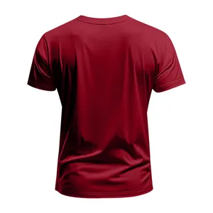 Vista posteriore dettagliata di una maglietta sportiva bordeaux da uomo vestibilità slim