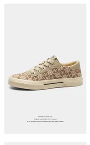 Vue détaillée de baskets en toile décontractées pour hommes avec motif