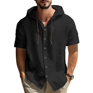 Vue détaillée de la chemise à manches courtes à capuche noire pour hommes en coton