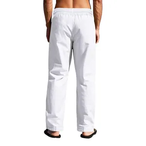 Vista posteriore dei pantaloni casual in lino bianco da uomo con gamba dritta