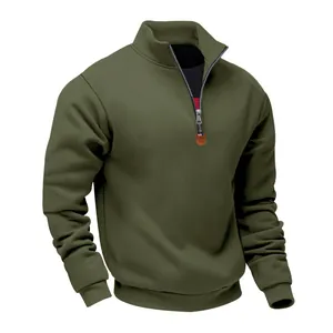Detailansicht von schwerem Herren Fleece-Sweatshirt in Olivgrün mit halbem Reißverschluss.