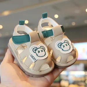 Scarpe primi passi estive per neonati con design a orsetto e suole morbide antiscivolo