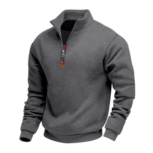 Detailansicht eines schweren, fleecegefütterten Herren-Sweatshirts in dunklem Grau