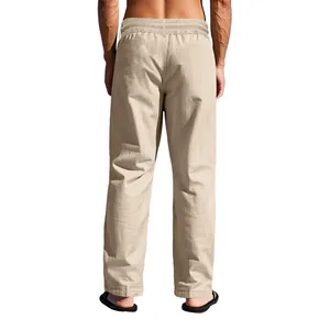 Vista posteriore di pantaloni casual da uomo in lino beige vestibilità comoda.