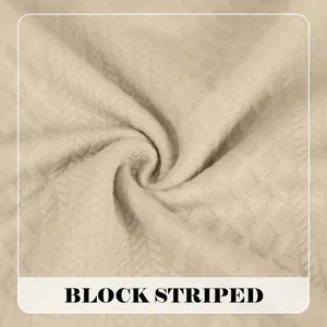 Gros plan détaillé de la texture en maille jacquard beige avec motif à rayures