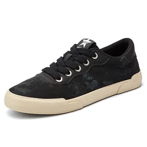 Stilvolle, atmungsaktive Herren-Freizeitschuhe in Schwarz mit Camouflage-Muster und flacher Sohle