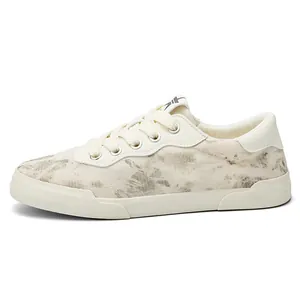 Atmungsaktive cremeweiße Herren-Freizeitschuhe aus Canvas mit dezentem Marmormuster
