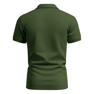 Vista posteriore di una polo a maniche corte verde oliva da uomo slim fit e traspirante