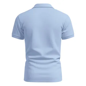 Vue arrière détaillée d'un polo pour homme bleu clair à séchage rapide avec col à revers.