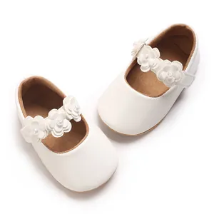 Élégantes chaussures de princesse blanches pour bébé avec semelle souple et fleurs