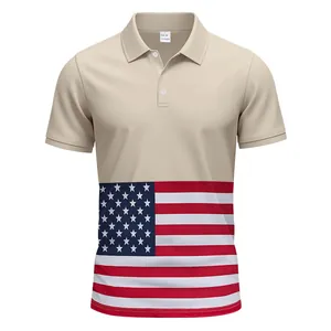 Vue détaillée de l'imprimé drapeau américain sur un polo pour homme en polyester kaki